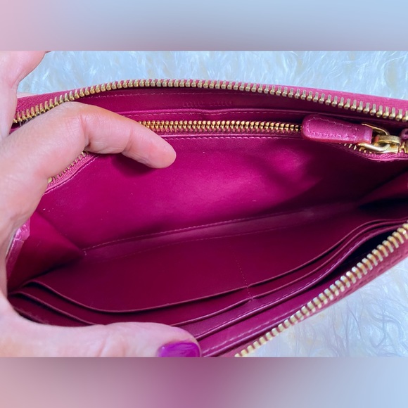 Miu Miu zippered wallet - Picture 10 of 14
